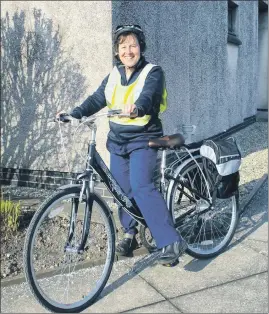  ?? ?? 2013: Campbeltow­n community nursing team leader Louise Burke gets on her bike.