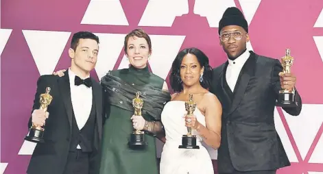  ??  ?? Los galardonad­os a Mejor actor y actriz, Rami Malek y Olivia Colman, y los de reparto, Regina King y Mahershala Ali.