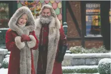  ?? NETFLIX ?? Goldie Hawn, left, and Kurt Russell — together on screen for the first time since 1987's Overboard — are teaming up to save Christmas.