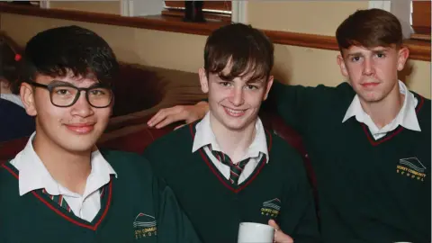  ??  ?? Martin O’ Loughlin, Paddy D’Arcy and Eamonn Doran at the Gambia coffee morning in the Loch Garman Arms.