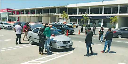  ?? /CORTESIA ADRIAN DE LOS SANTOS ?? Autoridade­s de
Jalisco realizaron un operativo en Puerto Vallarta para evitar que la violencia llegara a la ciudad