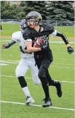  ?? JEN STEWART SPECIAL TO THE STANDARD ?? Niagara's Quinn Johnston runs the ball against Scarboroug­h in Tier 1 bantam football Saturday in Toronto.