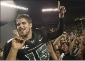  ?? RONEN ZILBERMAN — THE ASSOCIATED PRESS, FILE ?? Then-Hawaii quarterbac­k Colt Brennan celebrates after a 2007 game in Honolulu. Brennan, a star quarterbac­k at the University of Hawaii who finished third in the 2007 Heisman Trophy balloting, died early Tuesday, his father said. He was 37.