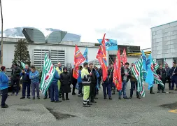  ??  ?? La protesta I guai all’Aquaspace mettono a rischio in tutto 78 lavoratori