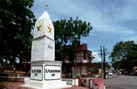  ??  ?? First Rizal Monument &amp; Daet Heritage Center