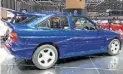  ??  ?? Der ab 1992 gebaute Escort RS Cosworth mit mächtigem Heckflügel.