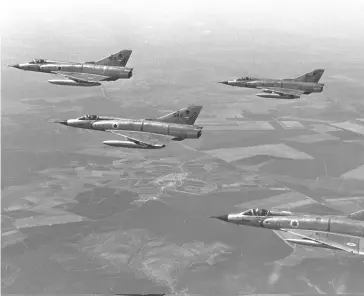  ?? (GPO) ?? ISRAEL AIR FORCE Mirage fighter jets train over Israel in 1967 before the Six Day War.