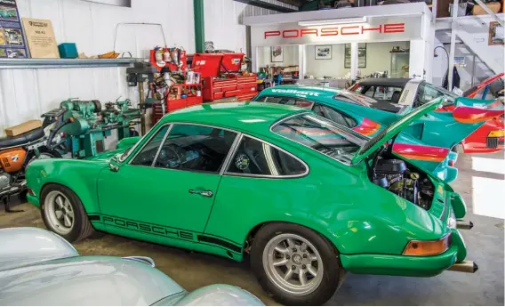  ??  ?? Left: There was a lot going on at DSD when we dropped by – every square inch of space is taken up by classic Porsches
Above: Dsd-built RSR recreation looks great in Viper Green with its Minilite wheels on the rear