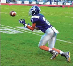  ?? FRANK CROWE / For the Calhoun Times ?? Gordon Central’s Jordon Green hauls in a pass during a game earlier this season.