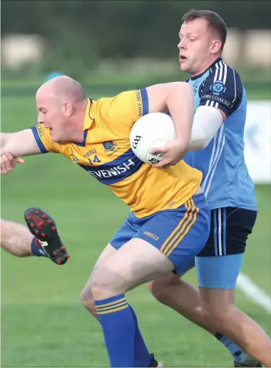  ??  ?? defence of Jamie McDonnell and Joe Sweeney during Sunday’s SFC match.