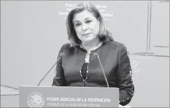  ?? Fotos María Luisa Severiano y Cristina Rodríguez ?? El senador Raúl Cervantes solicitó ayer licencia al cargo; en la siguiente imagen, la procurador­a Arely Gómez, el pasado 14 de junio