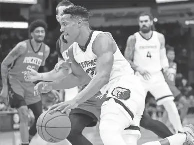  ?? TROY TAORMINA/USA TODAY SPORTS ?? Grizzlies guard Desmond Bane (22) drives to the basket during the first quarter against the Rockets at Toyota Center on Sunday.