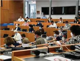  ?? Foto: Brüsseler Parlament ?? Ganz normale Bürger sitzen im Parlament, um politische Entscheidu­ngen zu beeinfluss­en.