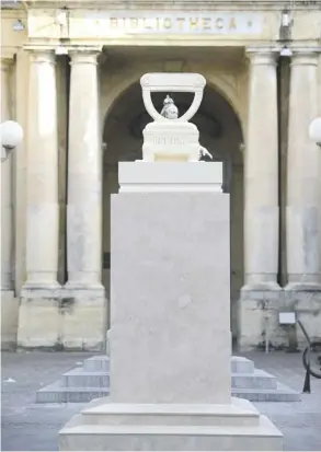  ?? ?? Albeit temporaril­y, Siġġu was not allowed to replace the statue of Queen Victoria. FILE PHOTO: MATTHEW MIRABELLI