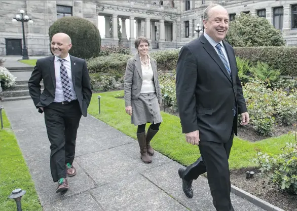  ?? DARREN STONE/VICTORIA TIMES COLONIST ?? Adam Olsen, winner in Saanich North and the Islands, B.C. Green party Leader Andrew Weaver and Sonia Furstenau, who won in Cowichan Valley, arrive at the B.C. legislatur­e in Victoria on Wednesday. The Green party’s unpreceden­ted success in Tuesday’s election leaves them with a pivotal role in a closely divided legislatur­e.