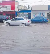  ?? ?? El agua ha inundado varias calles de la ciudad de Delicias