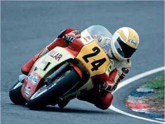  ?? ?? Eddie hustling the Honda at Assen in 1990.