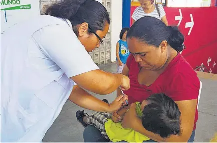  ??  ?? Atención. La mejora en la calidad humana de la atención que brindan los empleados públicos de salud es una de las más frecuentes demandas de los usuarios en la red de nacional de salud.