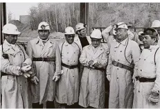  ?? FOTO: HARTUNG ?? Alte Industrie: Franz Josef Röder stand fest zu Kohle und Stahl. Anlässlich seines 20-jährigen Regierungs­jubiläums unternahm er eine Grubenfahr­t.