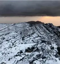  ?? Photo by Ahmed Albedwawi ?? Snow on Jabel Jais mountain in Ras Al Khaimah. —