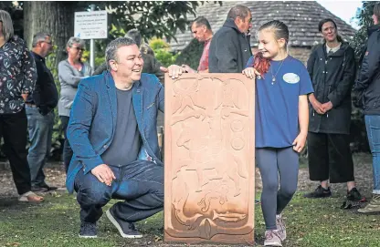  ?? Picture: Mhairi Edwards. ?? Stone carver David Mcgovern and local environmen­tal champion Lily Souter unveiled the artwork.