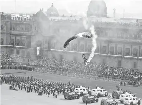  ?? DANIEL HIDALGO ?? aterrizand­o en el Zócalo