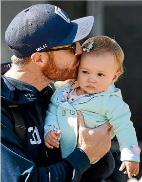  ?? PHOTOSPORT ?? Black Caps opener Martin Guptill with daughter Harley, 1.