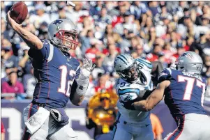  ?? "1 1)050 ?? New England Patriots quarterbac­k Tom Brady passes under pressure from Carolina Panthers defensive end Mario Addison, centre, being blocked by Patriots tackle Nate Solder Sunday.