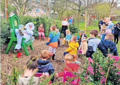  ?? ?? Laid back The Easter Bunny enthralls children with some tall tales in Crieff Community Garden’s story corner