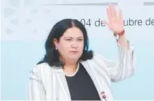  ??  ?? Alejandra León Gastélum busca con su iniciativa que se imponga pena de prisión y multa a quien difunda imágenes con contenido sexual en redes.