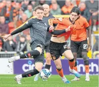  ?? ?? Utd’s Harkes, right, and O’Hara race for the ball