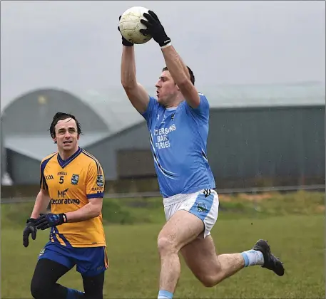  ?? Photo by Michelle Cooper Galvin ?? Colm O’Shea Firies gains possession from James O’Reilly Beaufort in the Castleisla­nd Mart Junior Premier Club Championsh­ip round 1 in Milltown on Sunday