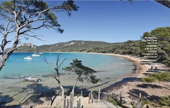  ??  ?? La magnifique plage Notre-Dame sur l’île de Porqueroll­es a été élue plus belle plage d’Europe avec ses eaux turquoise.
