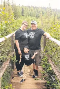  ??  ?? Jacob Roberts with his parents, Dana and Adam Roberts.