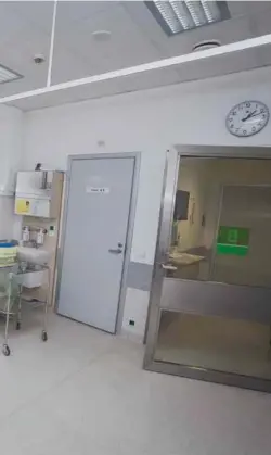  ?? Фото: Марек Паю ?? ПРЕДваРИТЕ­ЛЬНыЕ МЕРы: в такой изолятор помещают пациентов с подозрение­м на коронавиру­с.