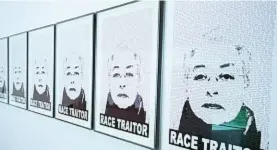  ?? ?? Nelle sale
A destra, tre immagini dell’allestimen­to (nelle foto Cimma/ LaPresse).
Nella prima, qui accanto, l’opera «Race Traitor» (2018), lavoro che dà il titolo alla mostra