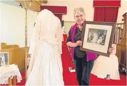  ?? Picture: Paul Reid. ?? Exhibition organiser Jenny Thomson with her own wedding dress and a picture of her grandmothe­r’s wedding.