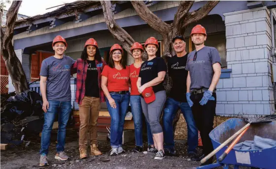  ?? THOMAS KUOH ?? Above: The Agency Northern California Regional Manager Jeff Samuels and team gathered in Oakland for a charitable build day in partnershi­p with Giveback Homes and Habitat for Humanity. Below: Joining The Agency leadership team are NorCal industry veterans, Mike Schwartz, Aisha Chiappetta, and Quetzal Grimm as the brokerage announces plans to enter the Silicon Valley and Peninsula markets.