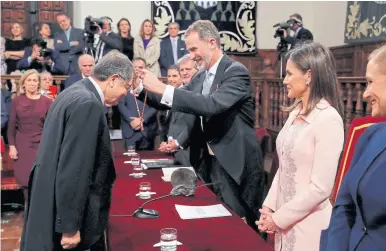  ?? Reuters ?? Sergio Ramírez, distinguid­o ayer por el rey Felipe