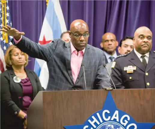  ?? SUN- TIMES FILES ?? State Sen. Kwame Raoul and Chicago Police Supt. Eddie Johnson announcing legislatio­n in 2016 to target repeat gun offenders with harsher sentences.