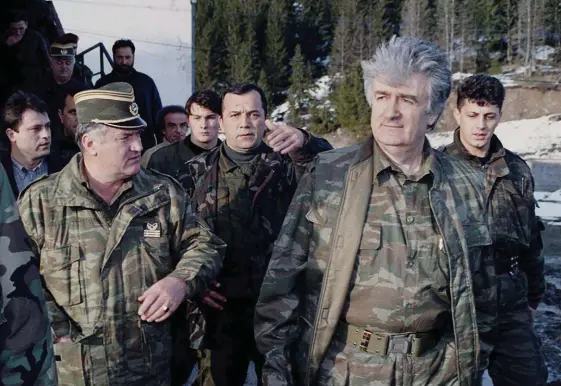  ?? Bild: SAVA RADOVANOVI­C ?? Ratko Mladic tillsamman­s med Radovan Karadzic, exledare för Republika Srpska. Nu har båda fått sina domar.