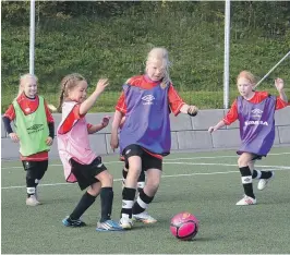  ?? ARKIVFOTO ?? MORO: Amazon lover at det blir mye fotballmor­o på Levermyr i neste uke, når de arrangerer fotballsko­le for jenter.