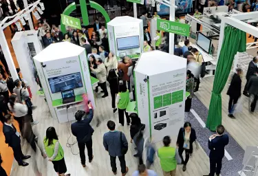  ??  ?? Zone de l’intelligen­ce artificiel­le et des équipement­s haut de gamme lors de la première édition de l’Exposition internatio­nale d’importatio­n de Chine à Shanghai, en novembre 2018