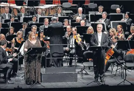  ?? A. BOFLICEU ?? La soprano Larisa Gógolevska­ya (Isolda) y el tenor Robert Gambill (Tristán) con Gergiev en el podio