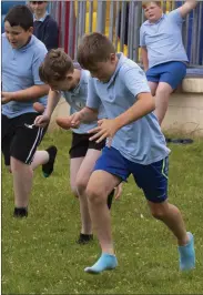  ??  ?? Fifth and sixth classes in the egg and spoon race.