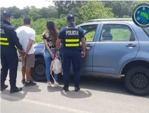  ?? CORTESÍA MSP ?? La pareja llevaba la droga en este automóvil que fue detenido frente al hotel Fiesta, en Puntarenas.