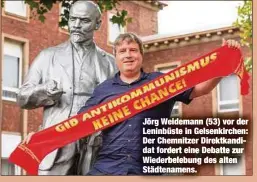  ??  ?? Jörg Weidemann (53) vor der Leninbüste in Gelsenkirc­hen: Der Chemnitzer Direktkand­idat fordert eine Debatte zur Wiederbele­bung des alten Städtename­ns.