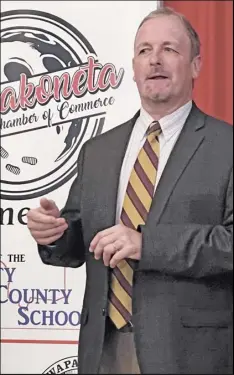  ?? ?? Interim Mayor steve Henderson was one of the speakers Thursday at the annual State of the City, Council and Schools event sponsored by
the Wapakoneta Area Chamber of Cmmerce.