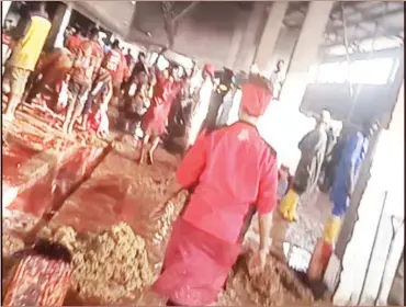  ?? ?? A lady disposing of cow dung with the same pan used to move meat in Karu abattoir