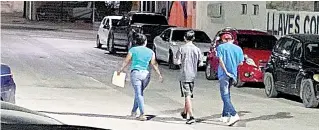  ?? ?? ▮ Ocho menores fueron detenidos por “alucines”, pues portaban un chaleco antibalas y una pistola de balines, además de una moto.